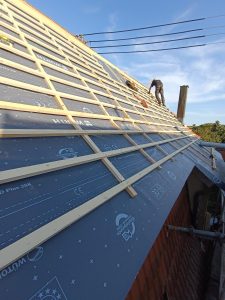 Dachstuhl-Konstruktion aus Holz – professionelle Handwerkskunst von Helwig Bau